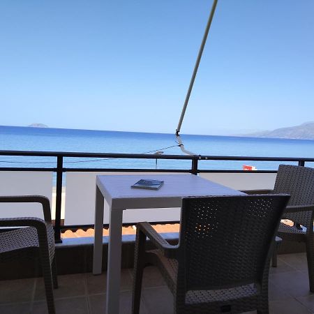 Villa Golden Ammos Sea View 칼라마키 외부 사진