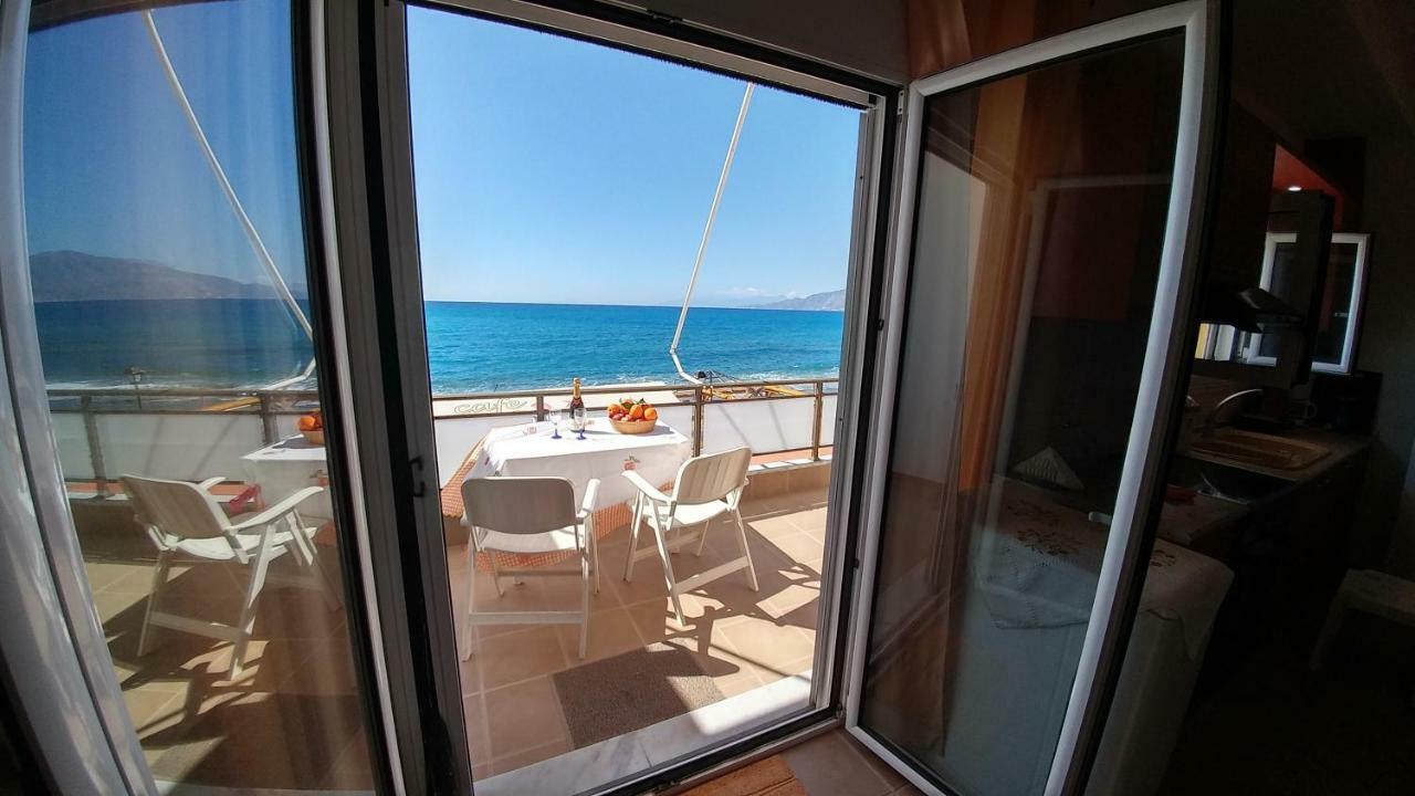 Villa Golden Ammos Sea View 칼라마키 외부 사진